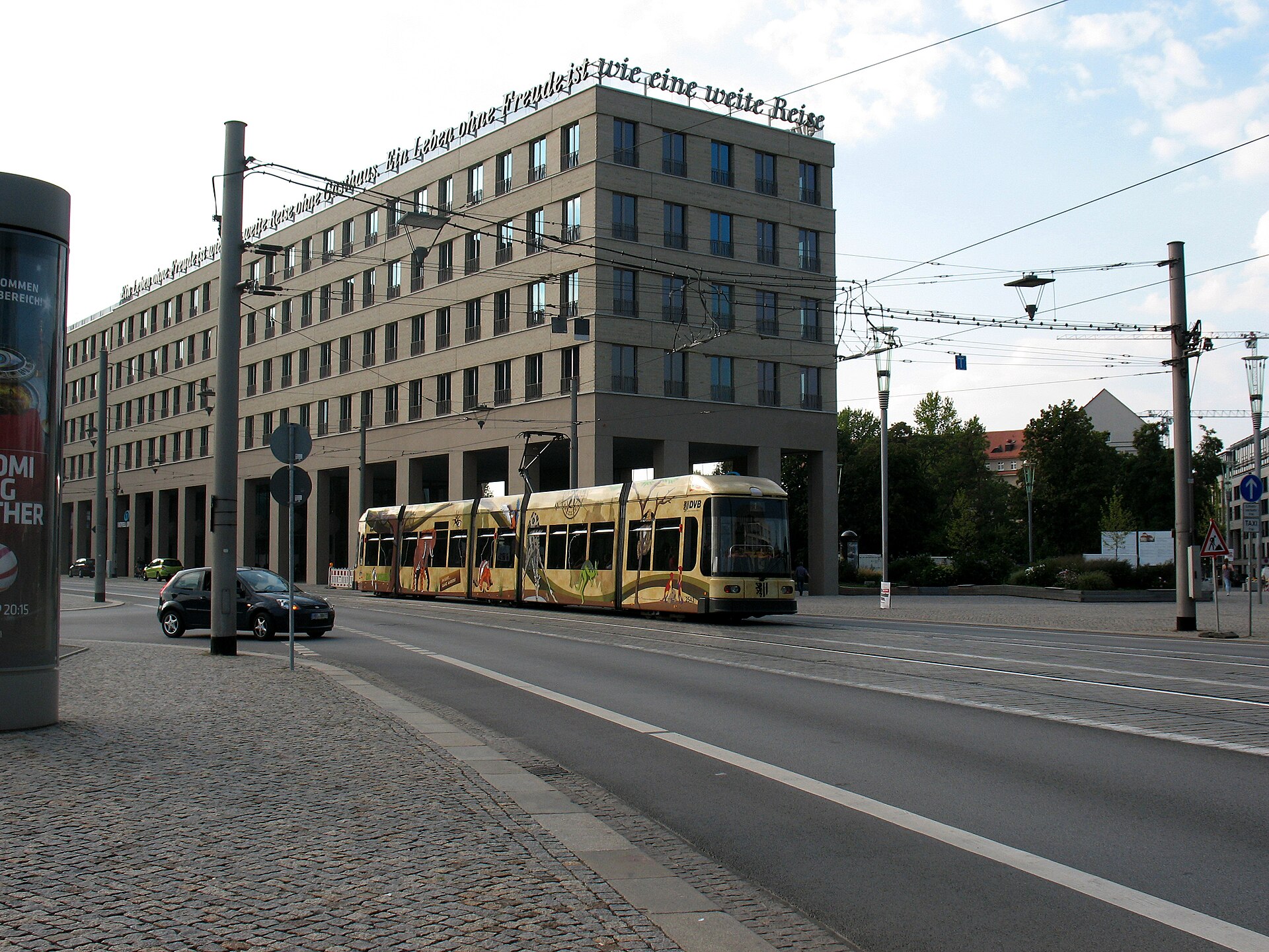 Dresden Postplatz exterior with the hotel