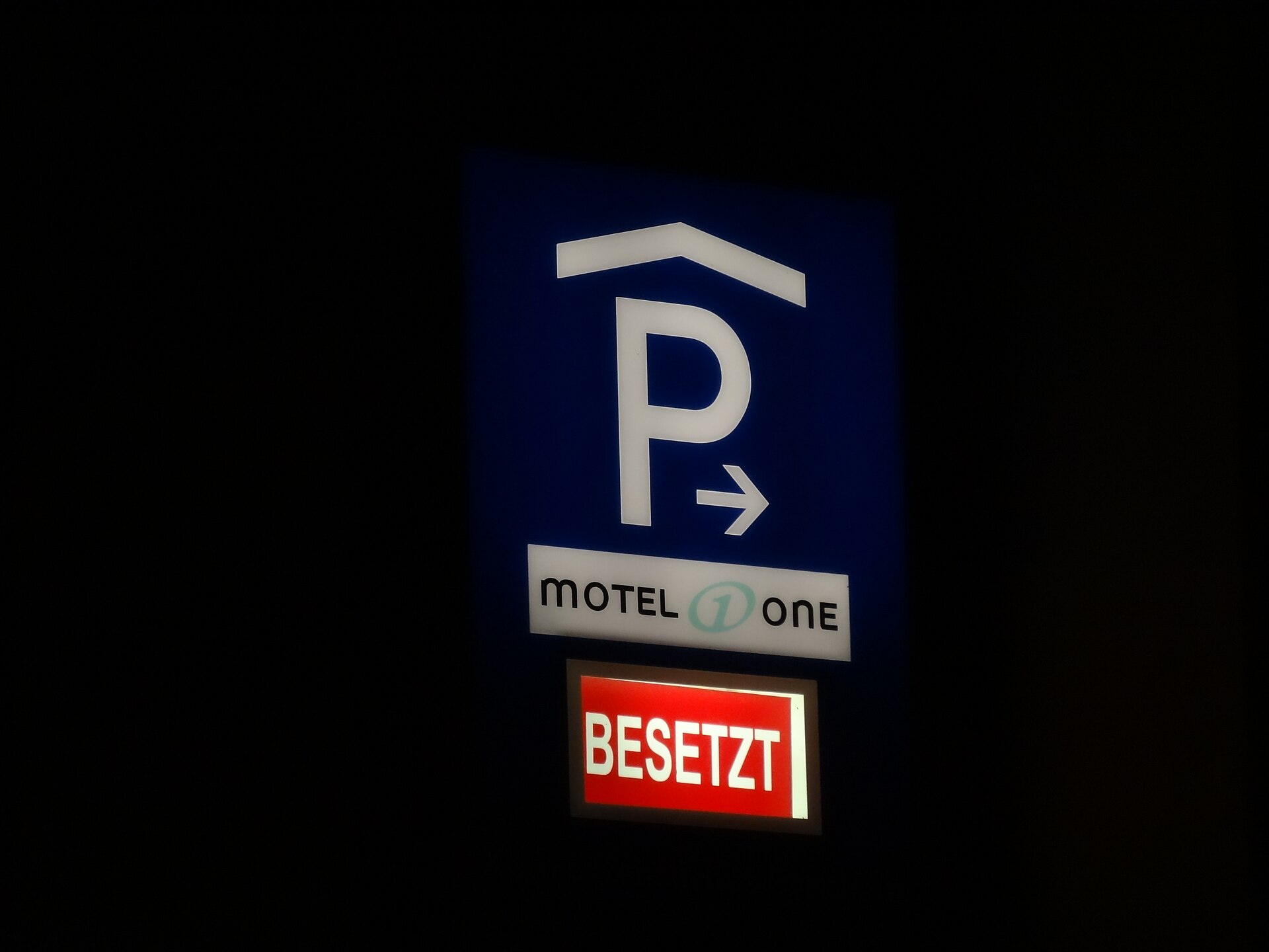 Motel One in Dresden: supplementary city photograph, exact branch not certified