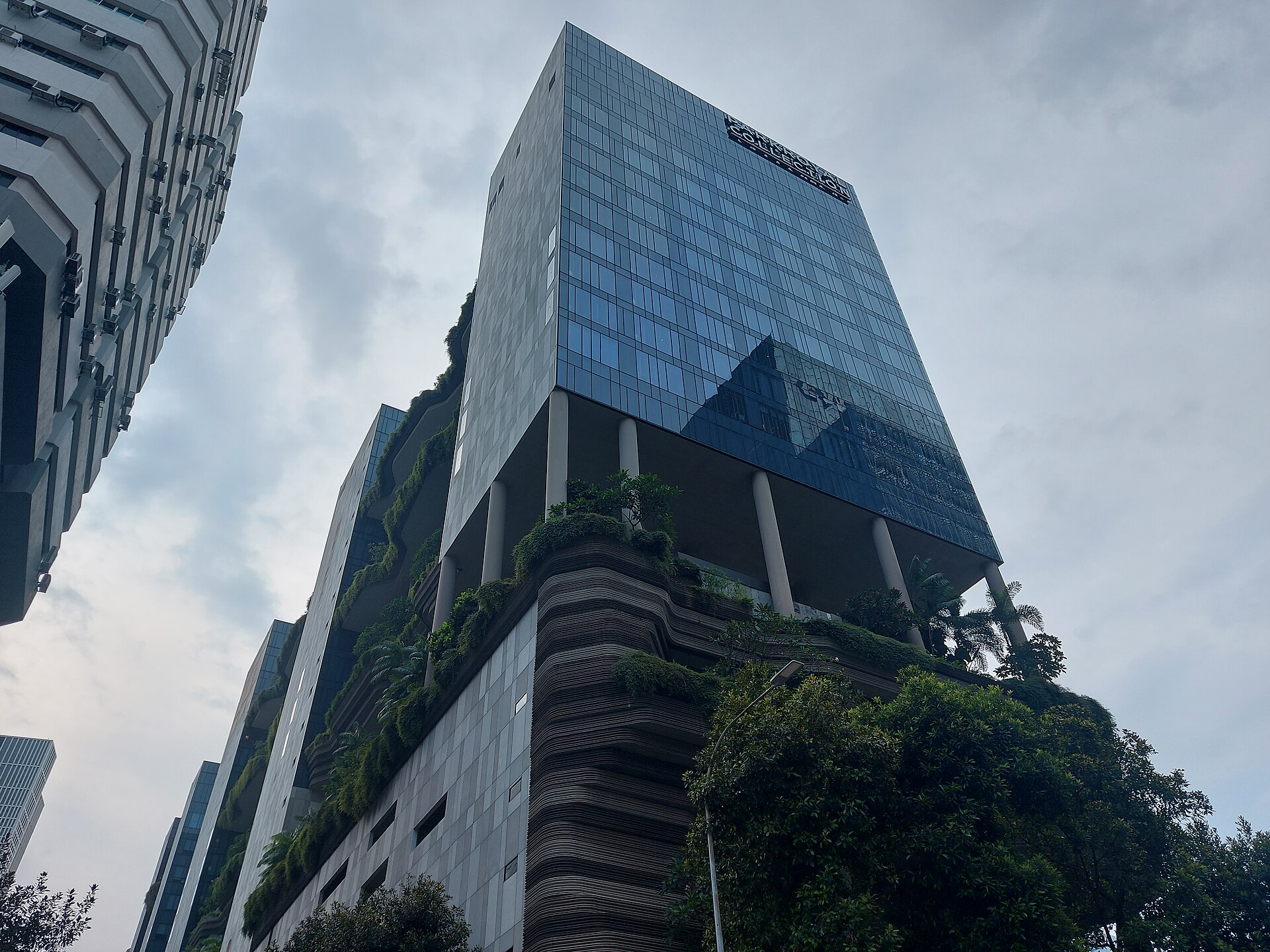 Hotel and neighboring city streetscape in Singapore