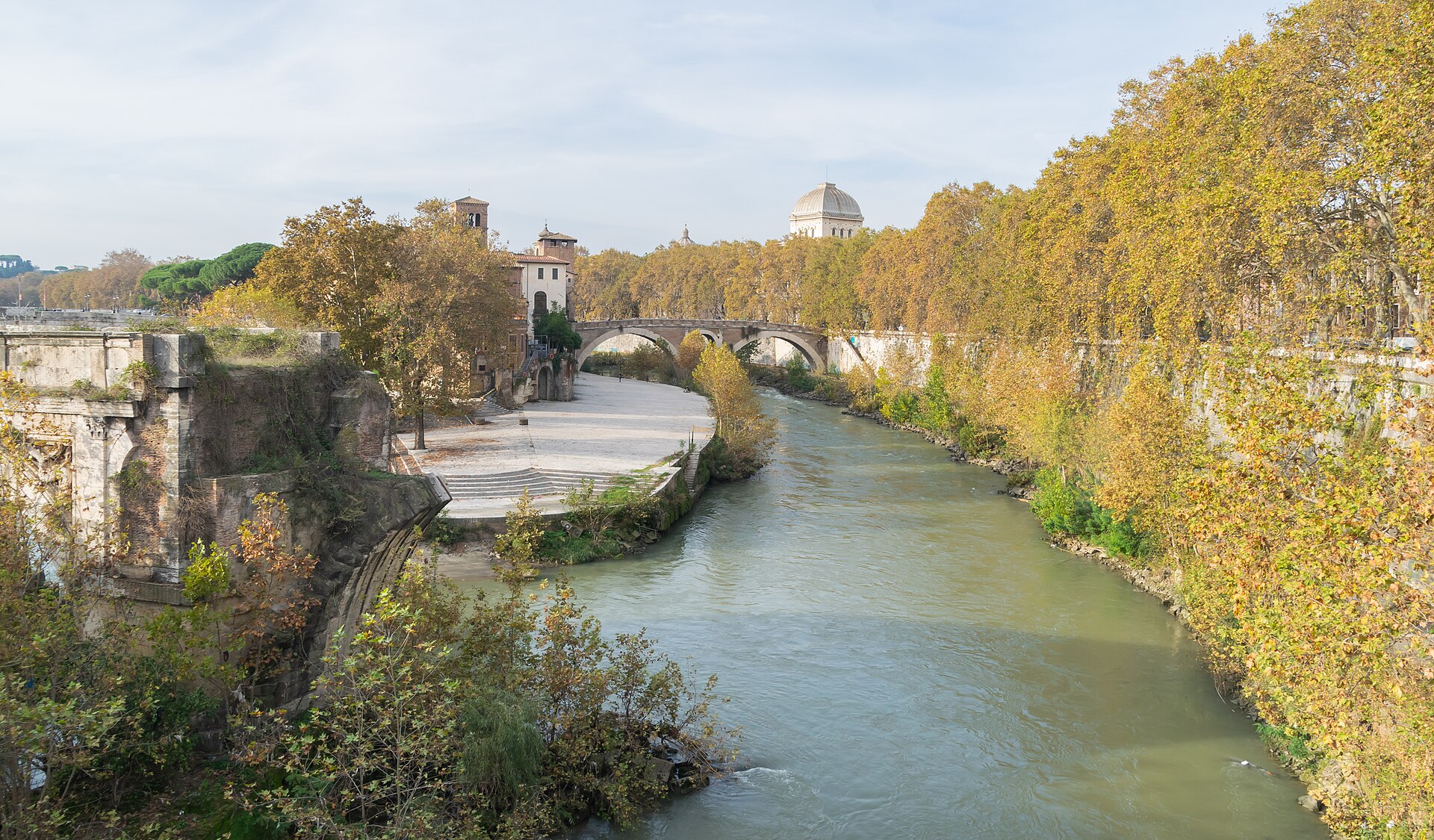 Ponte Fabricio over the Tiber in the surroundings of citizenM Rome (not part of the hotel)